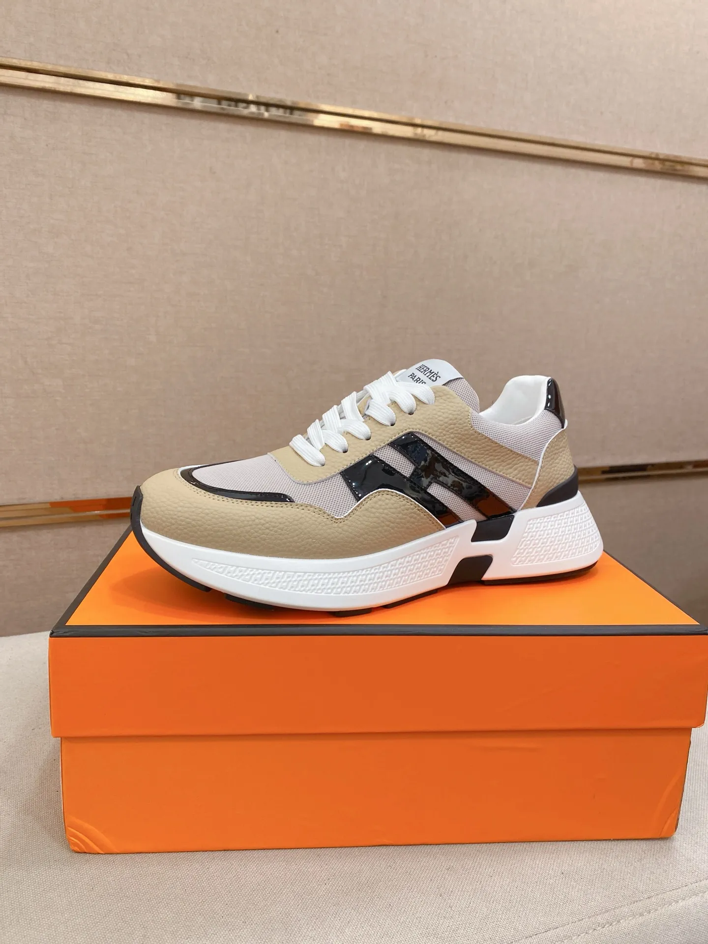 Factory price: 560💰《HERMES》【Classic Original Version】Hermès; Top 🔝 Purchasing Agency 🔍🔍Men's latest 🇺🇸 counters are on sale simultaneously, imported from Italy original ▲▲cowhide ▲▲ (high-end, nobility, class) ) Exquisite workmanship (Italian 🇮🇹 imported water-dyed 🐂 cowhide lining) sole: original sole provided by the original factory, ⚠️exclusive double-layer activity·TPR·rubber·combined molded outsole; super comfortable·wear-resistant·non-slip·environmental protection The real thing is more beautiful if you take the real thing (high quality, follow the order). You can enter and exit the counter at will * Number of yards: 38-44 (45 can be customized and cannot be returned or exchanged)